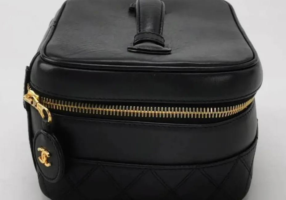 Chanel Leather Vanity Black