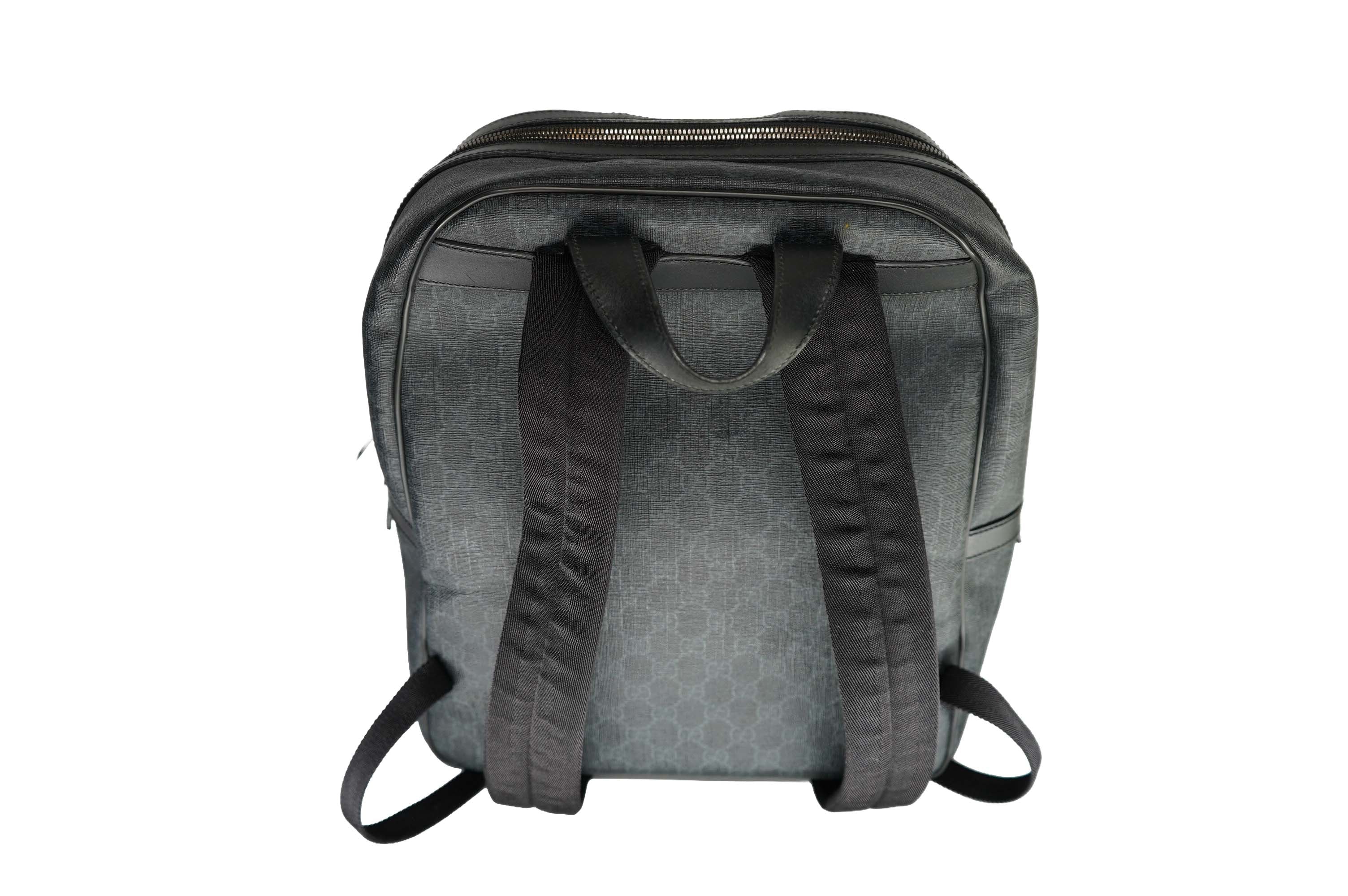 Gucci GG Supreme Medium Day Backpack